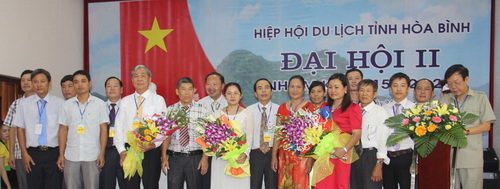 Ban Chấp hành Hiệp hội Du lịch tỉnh Hòa Bình lần thứ II (nhiệm kỳ 2015 – 2020) ra mắt đại hội